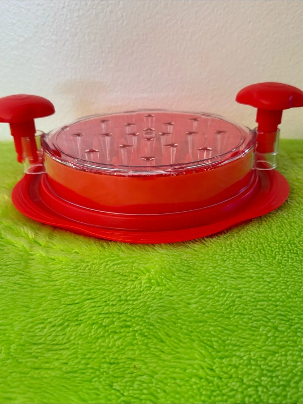 Red Manual Meat/Vegetable Shredder kitchen tool with Clear Cover - Unbranded